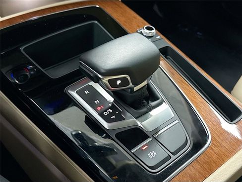 Certified 2023 Audi Q5 Premium w/ Convenience Package AWD/4WD image 17