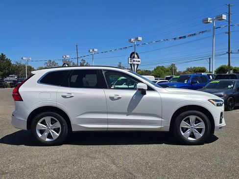 Used 2022 Volvo XC60 B5 Momentum AWD/4WD image 7