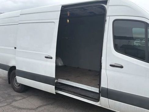 Used 2021 Mercedes-Benz Sprinter 2500 w/ Driver Convenience Package image 11