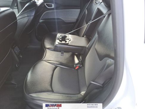 Used 2023 Jeep Compass Latitude image 9