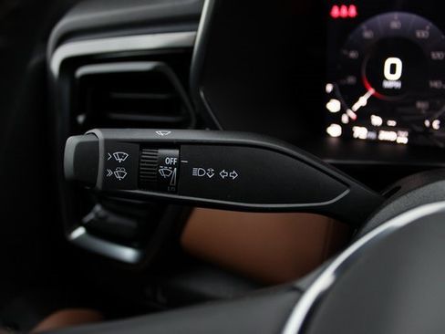 Used 2025 GMC Canyon AT4 image 17