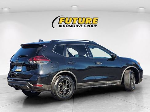 Used 2018 Nissan Rogue SV image 4