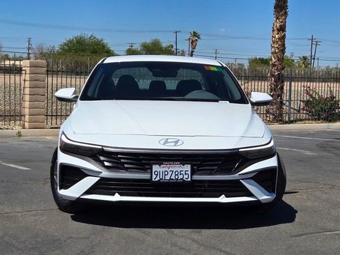 Certified 2025 Hyundai Elantra Hybrid FWD image 2