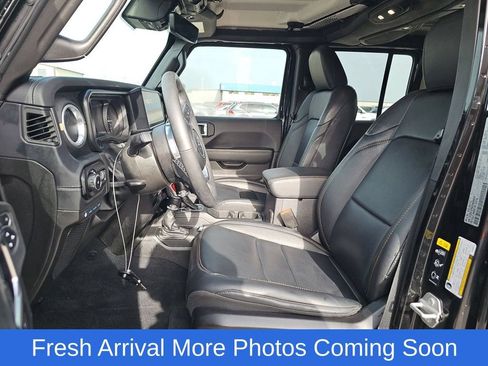 Used 2025 Jeep Wrangler Unlimited Sahara AWD/4WD image 8