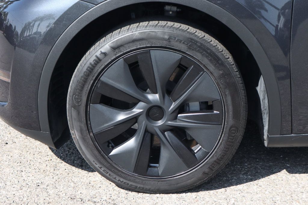 Used 2025 Tesla Model Y Long Range RWD image 36
