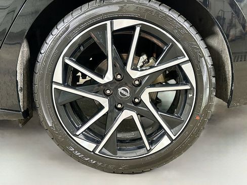 Used 2025 Nissan Sentra SR FWD image 8