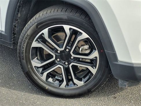 Used 2024 Jeep Compass Limited image 9