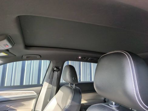 Used 2023 Volkswagen Atlas Cross Sport SE w/ Panoramic Sunroof Package FWD image 5
