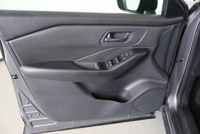Used 2024 Nissan Rogue S AWD/4WD image 18