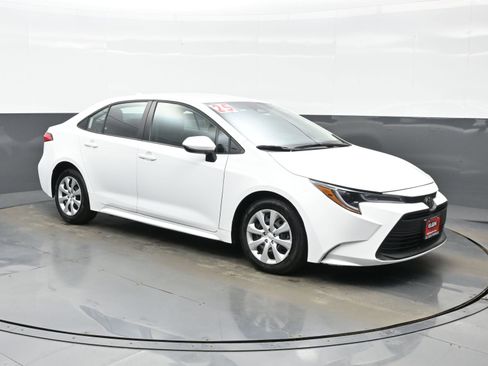Used 2025 Toyota Corolla LE image 8