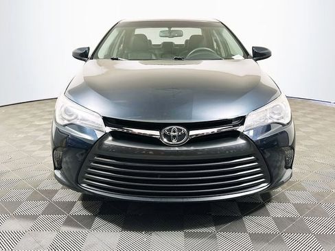 Used 2017 Toyota Camry XLE image 3