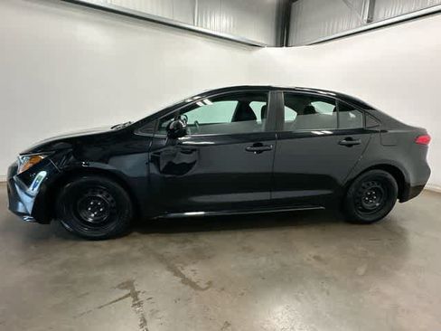 Used 2022 Toyota Corolla LE FWD image 2