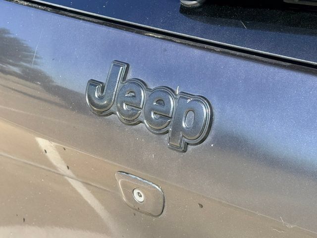 Used 2018 Jeep Cherokee Limited w/ Luxury Group FWD image 17