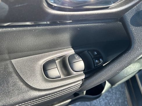 Used 2020 Nissan Rogue SV image 12