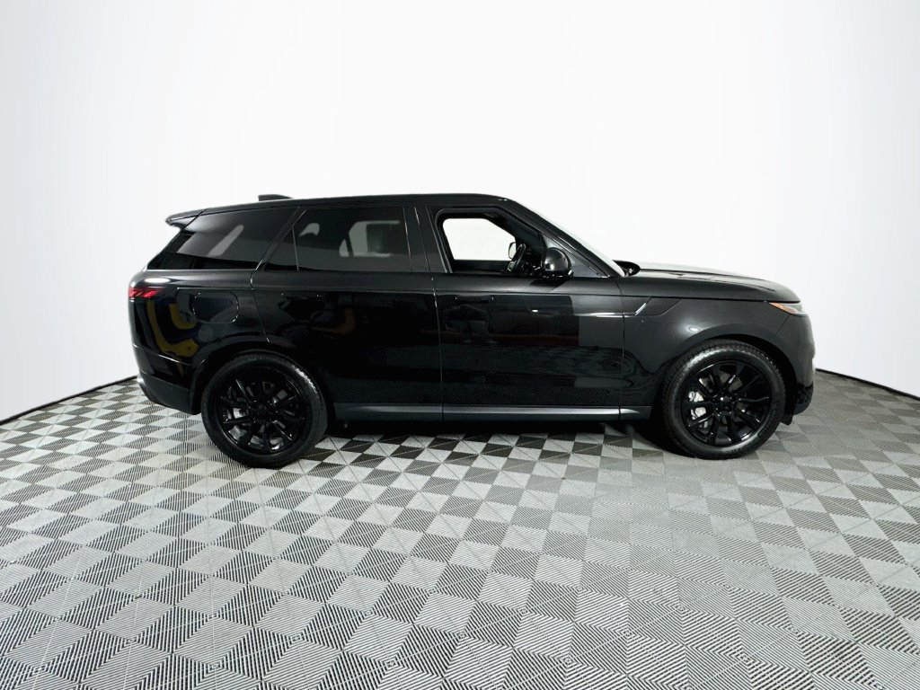 Used 2025 Land Rover Range Rover Sport SE AWD/4WD image 8