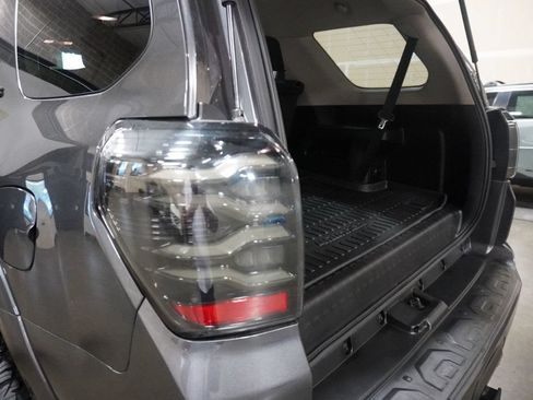 Used 2017 Toyota 4Runner SR5 AWD/4WD image 20