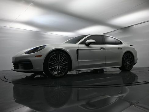 Used 2018 Porsche Panamera 4S image 42