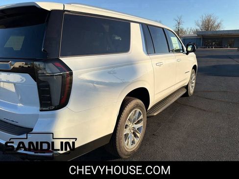 New 2026 Chevrolet Suburban Premier RWD image 7
