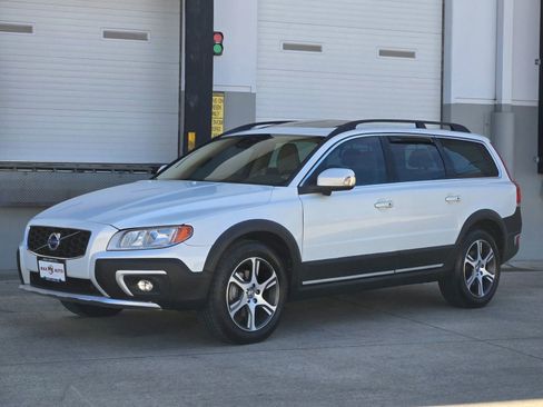 Used 2015 Volvo XC70 T6 AWD/4WD image 4