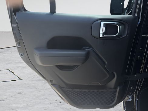 Used 2025 Jeep Wrangler Unlimited Sport AWD/4WD image 18