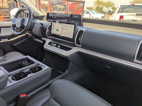 Certified 2025 Ford Expedition Active AWD/4WD image 12