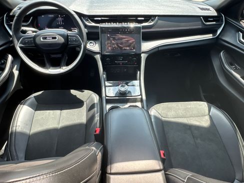 Certified 2025 Jeep Grand Cherokee Altitude AWD/4WD image 25