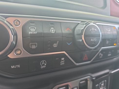 Used 2020 Jeep Gladiator Rubicon w/ LED Lighting Group AWD/4WD image 28