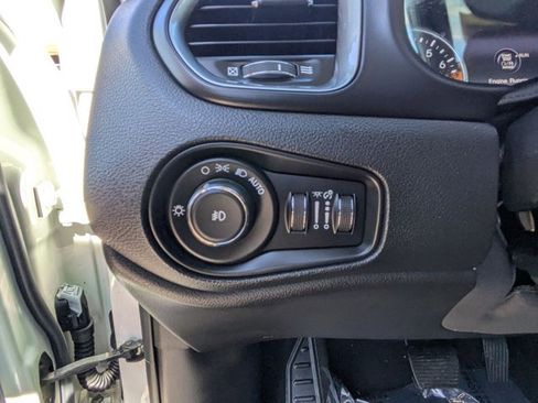 Used 2018 Jeep Renegade Limited w/ Safety & Security Group image 20