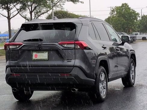 Used 2022 Toyota RAV4 XLE w/ Convenience Package AWD/4WD image 4