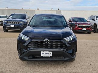 Used 2025 Toyota RAV4 LE FWD video 3