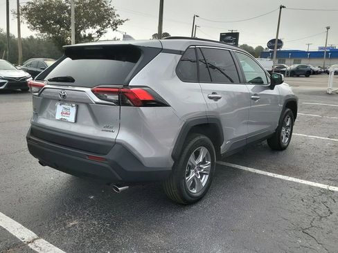 Used 2022 Toyota RAV4 XLE image 3