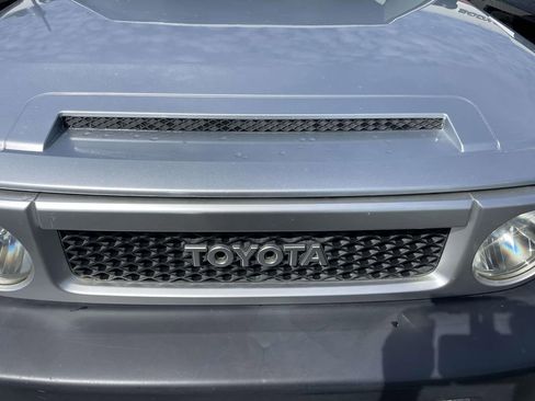 Used 2007 Toyota FJ Cruiser 4WD image 12