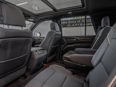 Used 2024 Cadillac Escalade Premium Luxury AWD/4WD image 26
