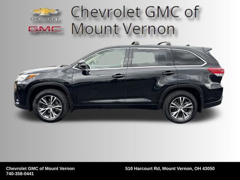 Used 2017 Toyota Highlander LE image 2