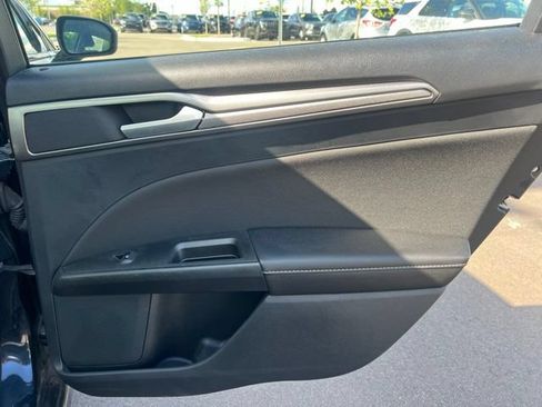 Used 2020 Ford Fusion SE FWD image 12