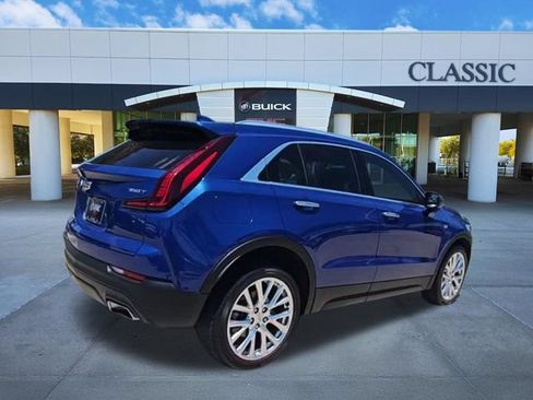 Used 2023 Cadillac XT4 Luxury w/ Cold Weather Package FWD image 8