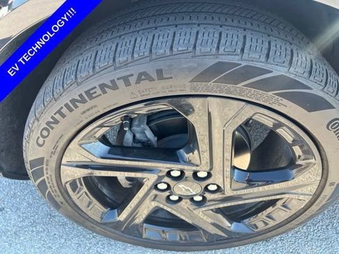 Used 2024 Chevrolet Equinox EV RS FWD image 17
