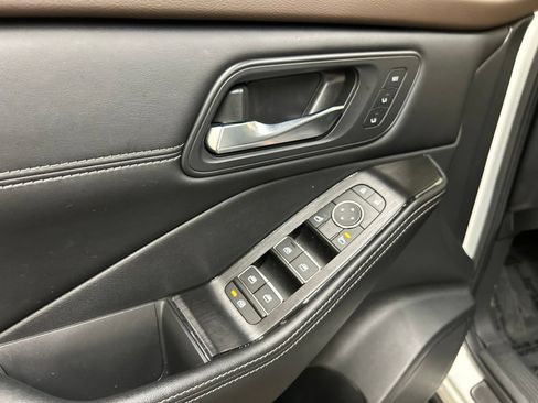 Used 2023 Nissan Rogue SL AWD/4WD image 26