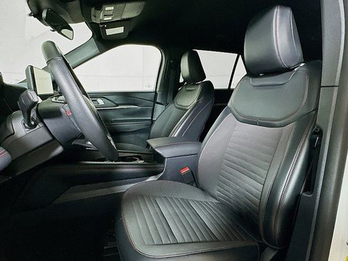 Used 2025 Ford Explorer ST-Line w/ ST-Line Street Pack image 11