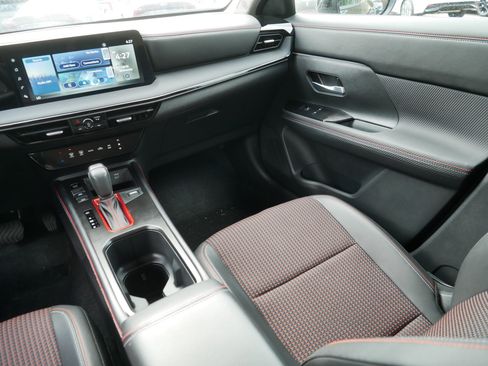 Certified 2025 Nissan Kicks SR AWD/4WD image 11