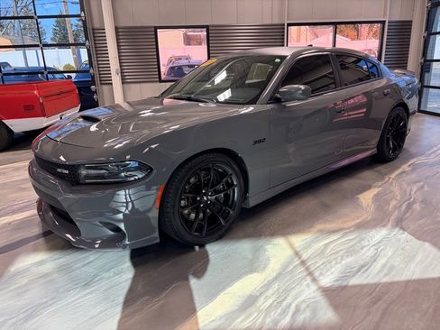 Used 2018 Dodge Charger R/T image 32