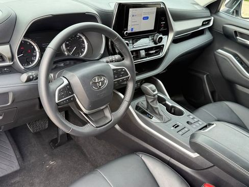 Used 2026 Toyota Highlander XLE AWD/4WD image 10