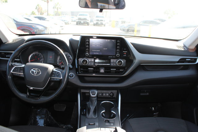 Used 2021 Toyota Highlander LE FWD image 9