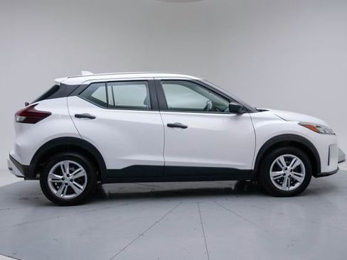 Used 2022 Nissan Kicks S FWD image 9