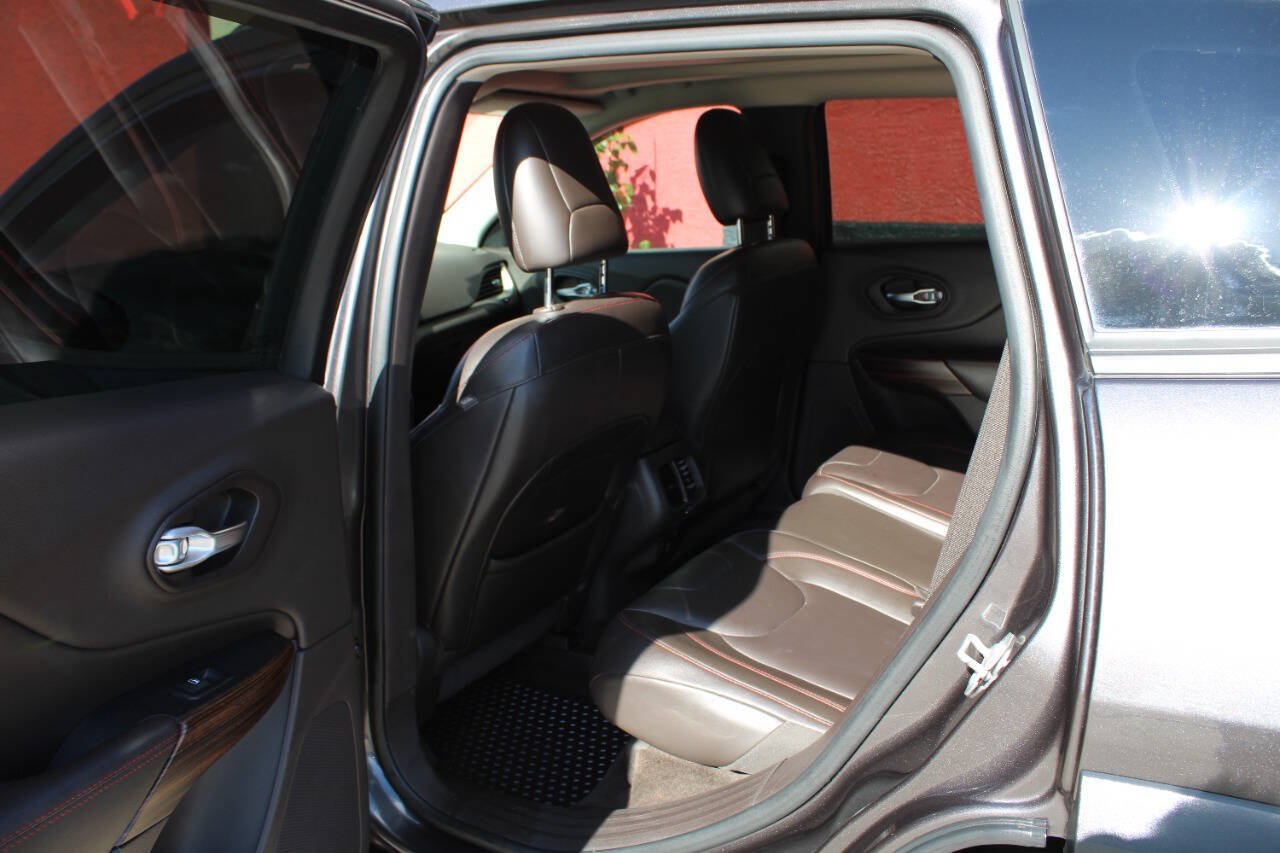 Used 2015 Jeep Cherokee Trailhawk w/ Comfort/Convenience Group AWD/4WD image 14