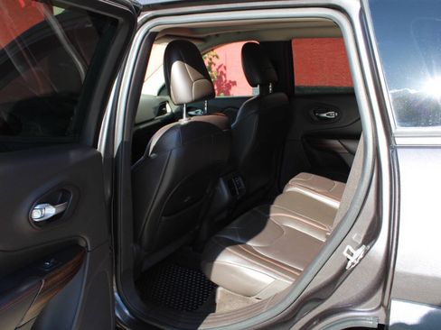 Used 2015 Jeep Cherokee Trailhawk w/ Comfort/Convenience Group AWD/4WD image 14