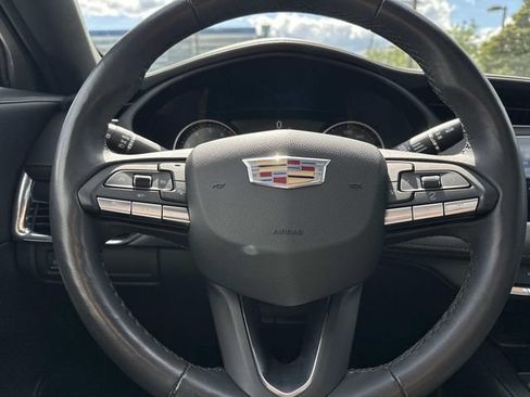 Used 2023 Cadillac XT4 Luxury w/ Cold Weather Package AWD/4WD image 20