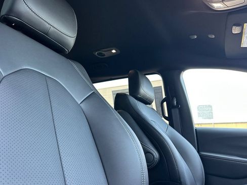 New 2027 Chrysler Pacifica Select FWD image 18