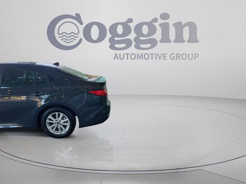 Used 2025 Toyota Camry LE FWD image 4