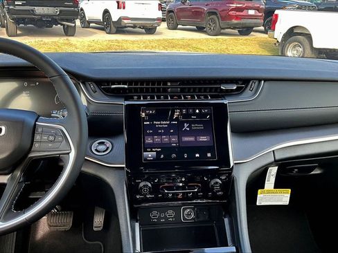 New 2025 Jeep Grand Cherokee 4WD image 7